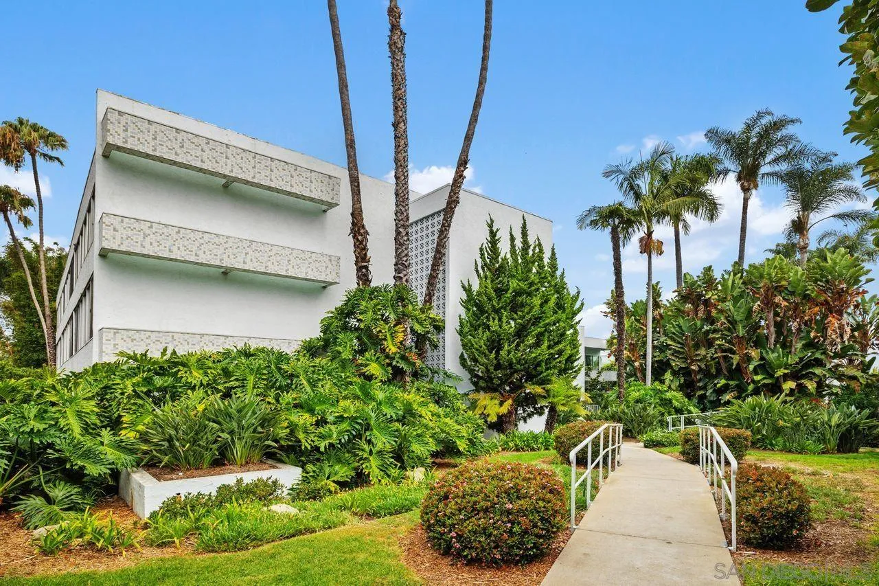 2368 Torrey Pines Road, Unit 63 La Jolla, CA 92037 - Photo 2 of 41 Facade/Exterior Front