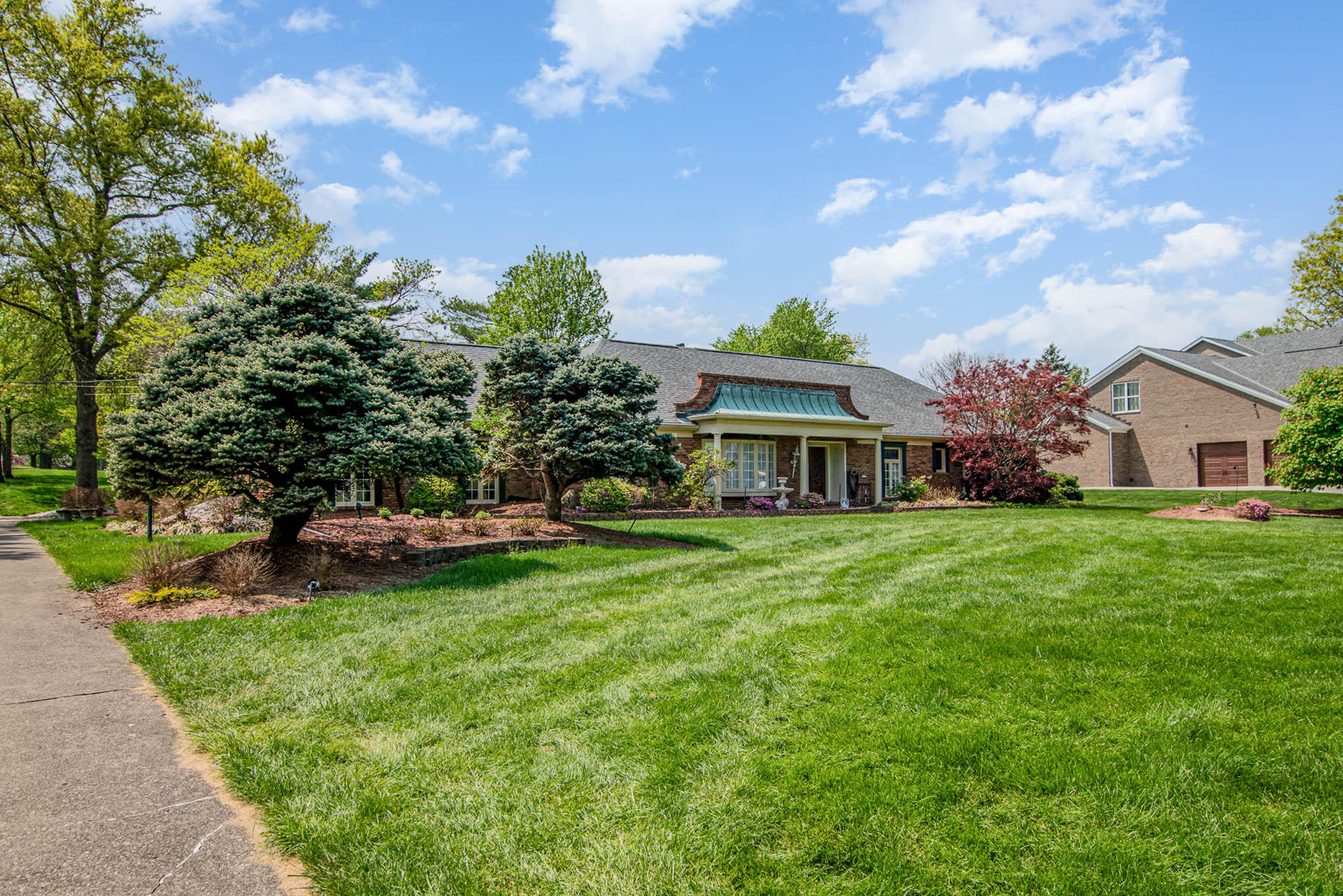 215 Dudley Road Fort Mitchell, KY 41017 - Photo 2 of 39