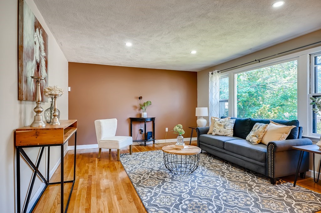 74 Wilmington Road Burlington, MA 01803 - Photo 6 of 25 Gallery Image 6