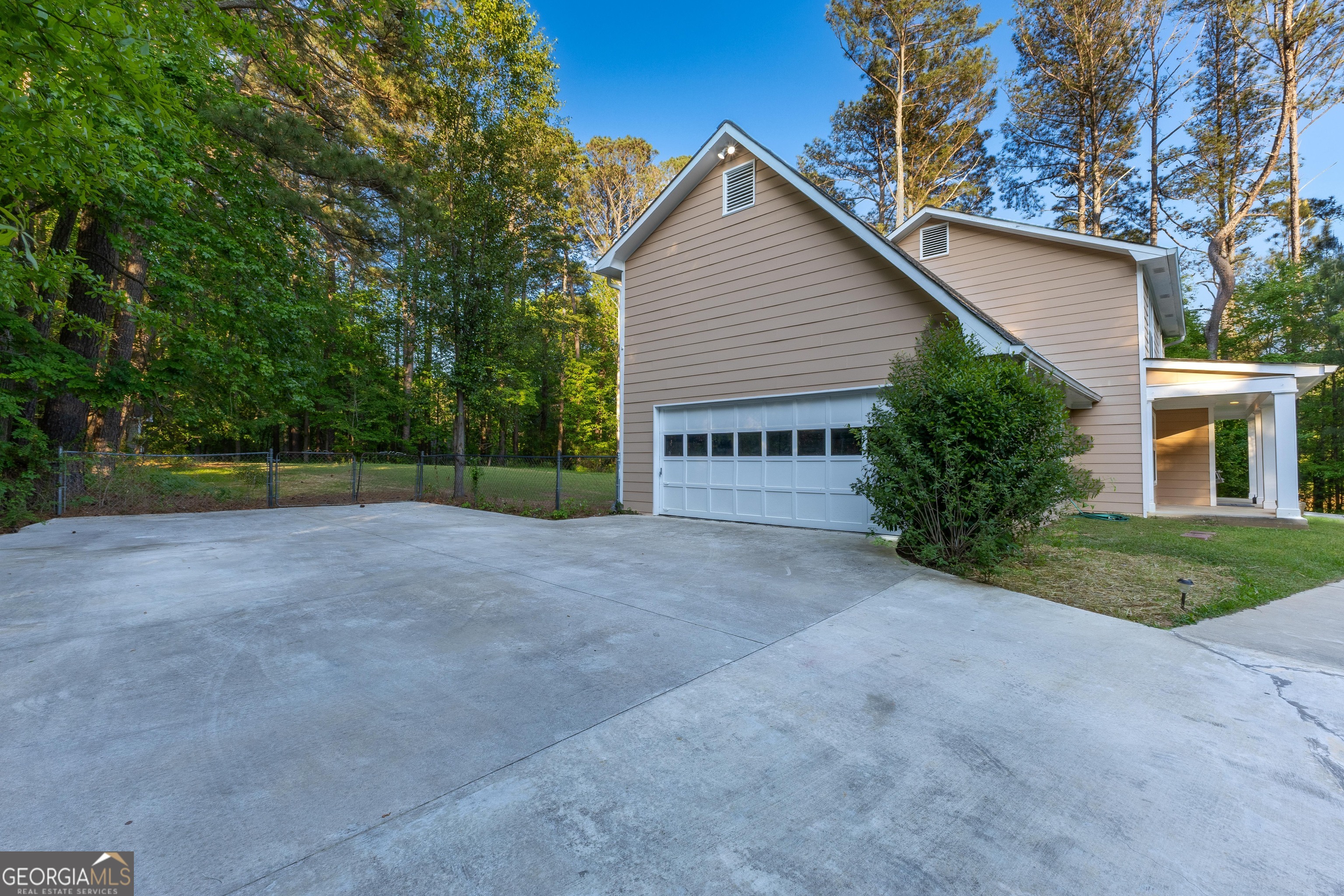 230 Whitney Way Fayetteville, GA 30214 - Photo 3 of 46