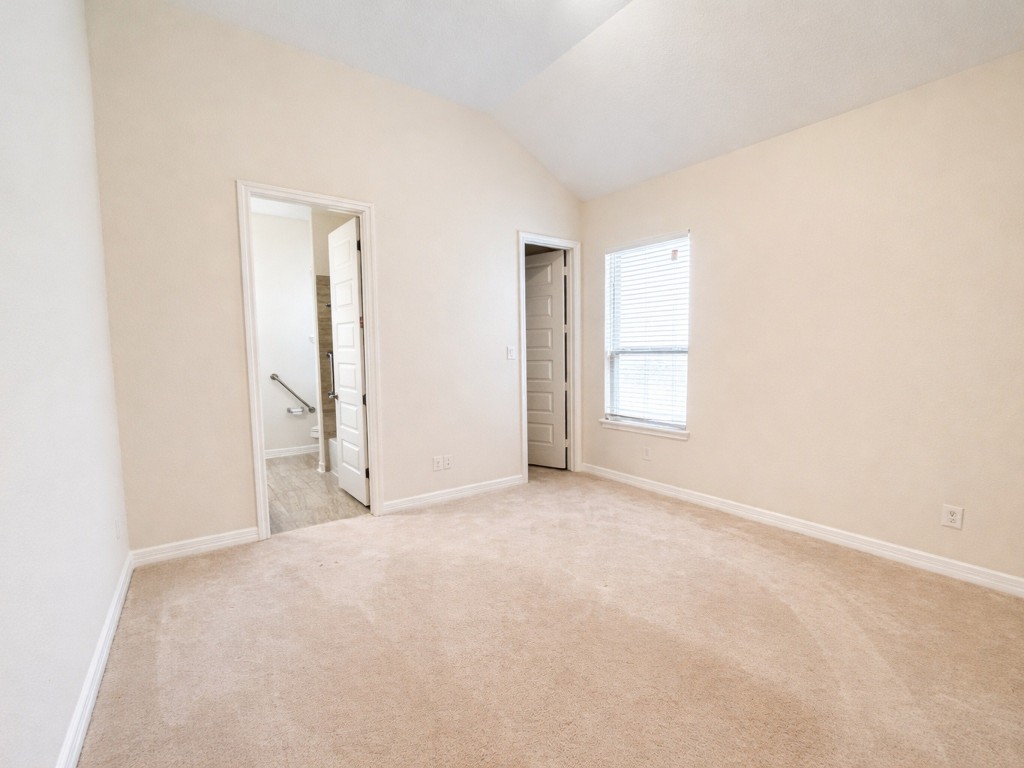 10407 Roseate Skimmer Conroe, TX 77385 - Photo 21 of 30 an empty room with windows and closet