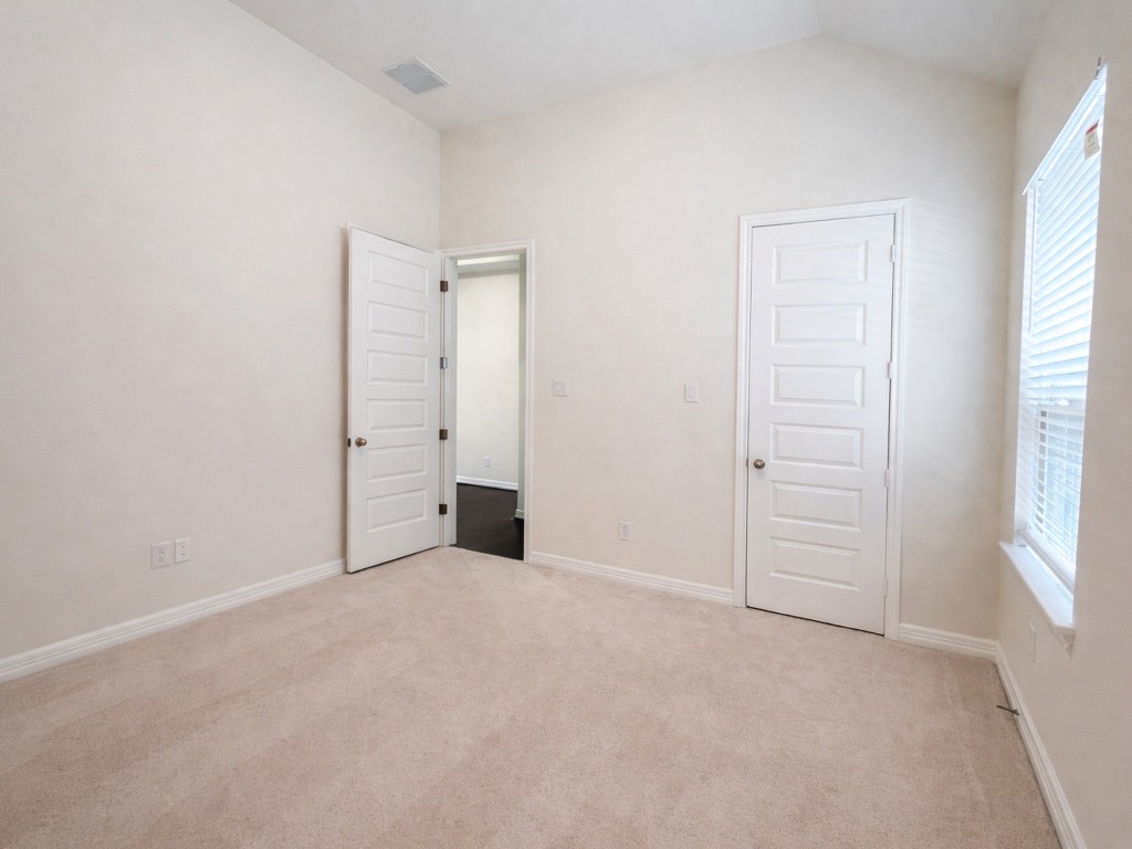 10407 Roseate Skimmer Conroe, TX 77385 - Photo 26 of 30 an empty room with windows and closet