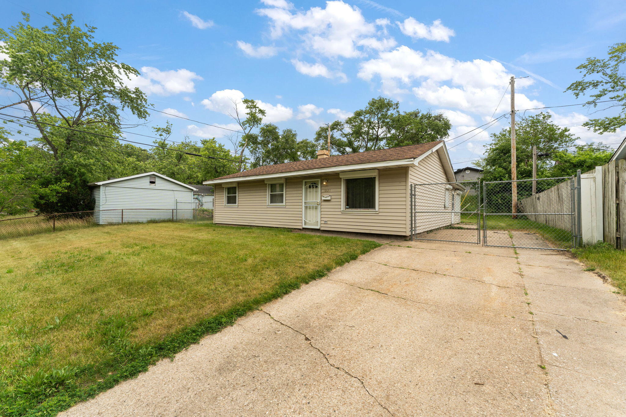 1021 Hamilton Place Gary, IN 46403 - Photo 2 of 22 2048x1365