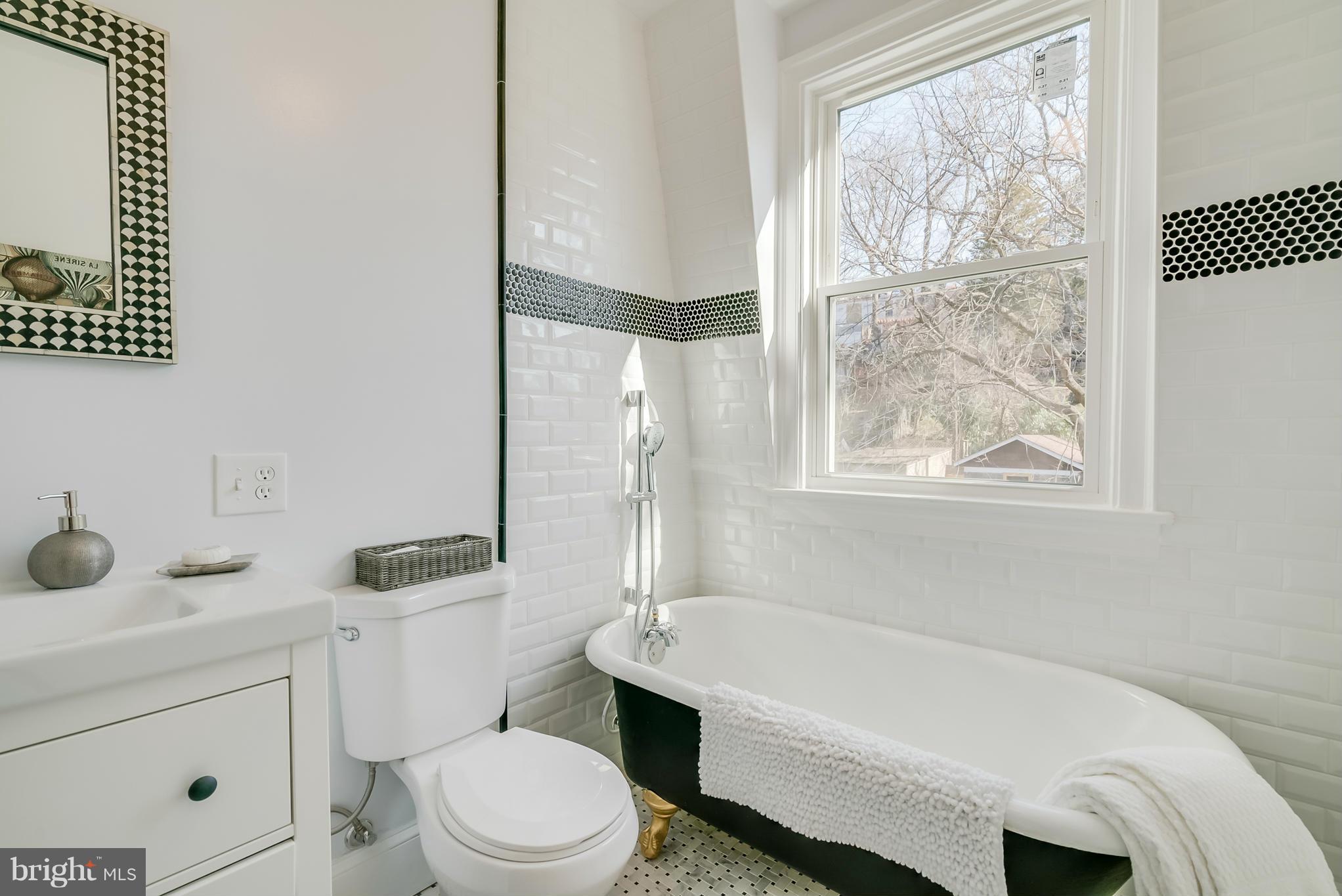 2023 Park Road Northwest Washington, DC 20010 - Photo 22 of 30 3rd Floor Hall Bathroom