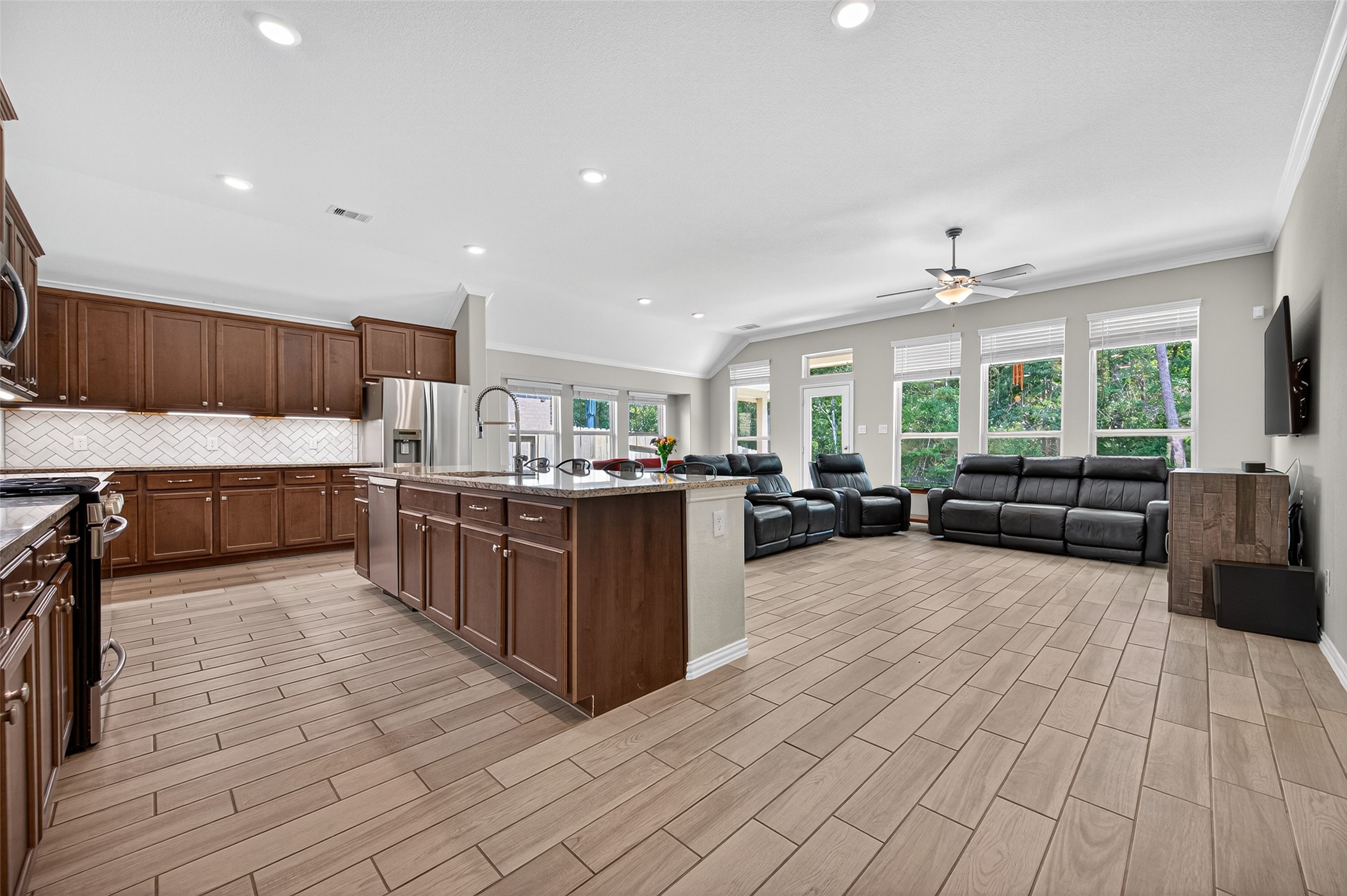 4550 Shallow Ember Drive Spring, TX 77386 - Photo 9 of 40