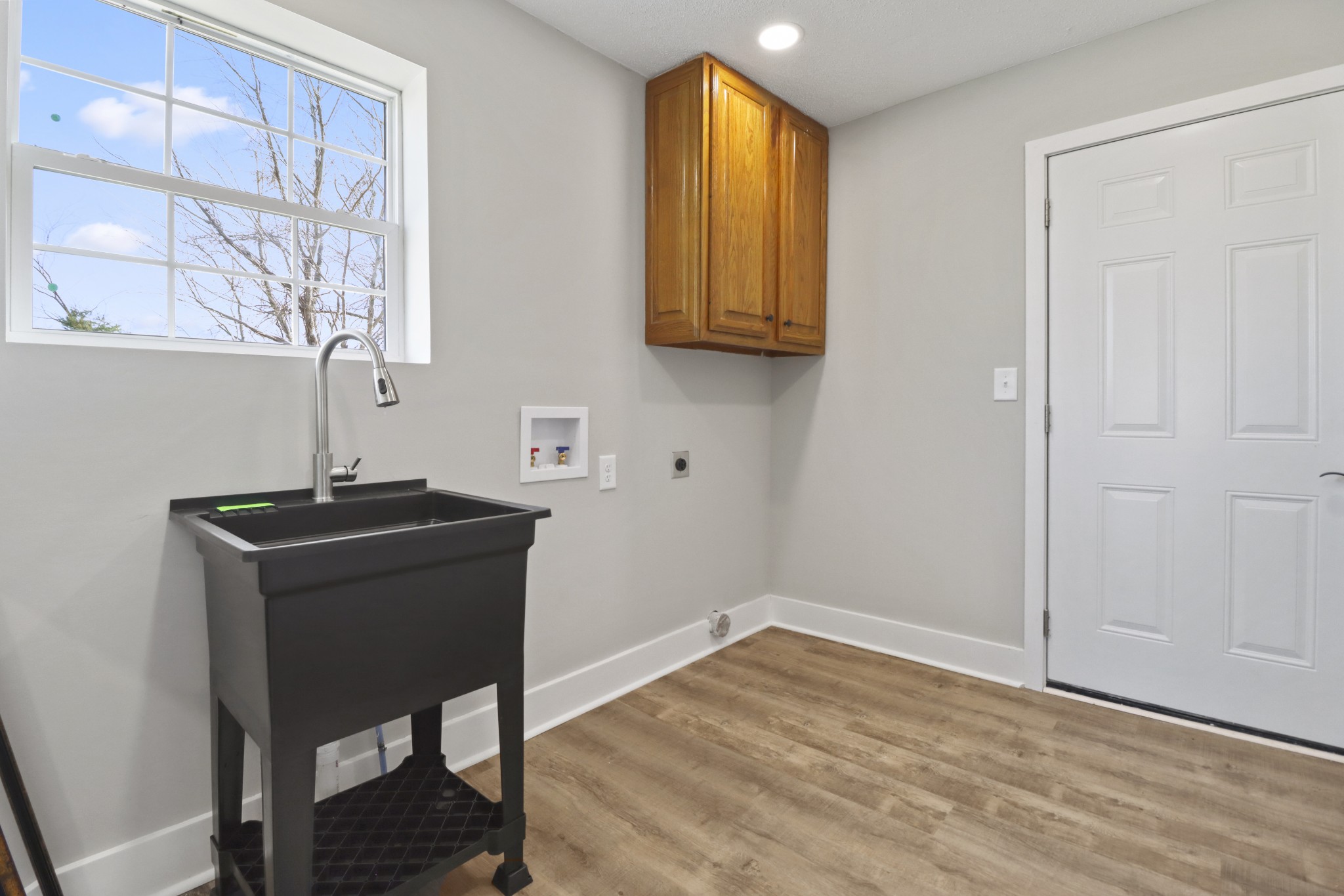 4845 Pulliam-Hardaway Road Springfield, TN 37172 - Photo 20 of 26 a room that has a table and chair in it