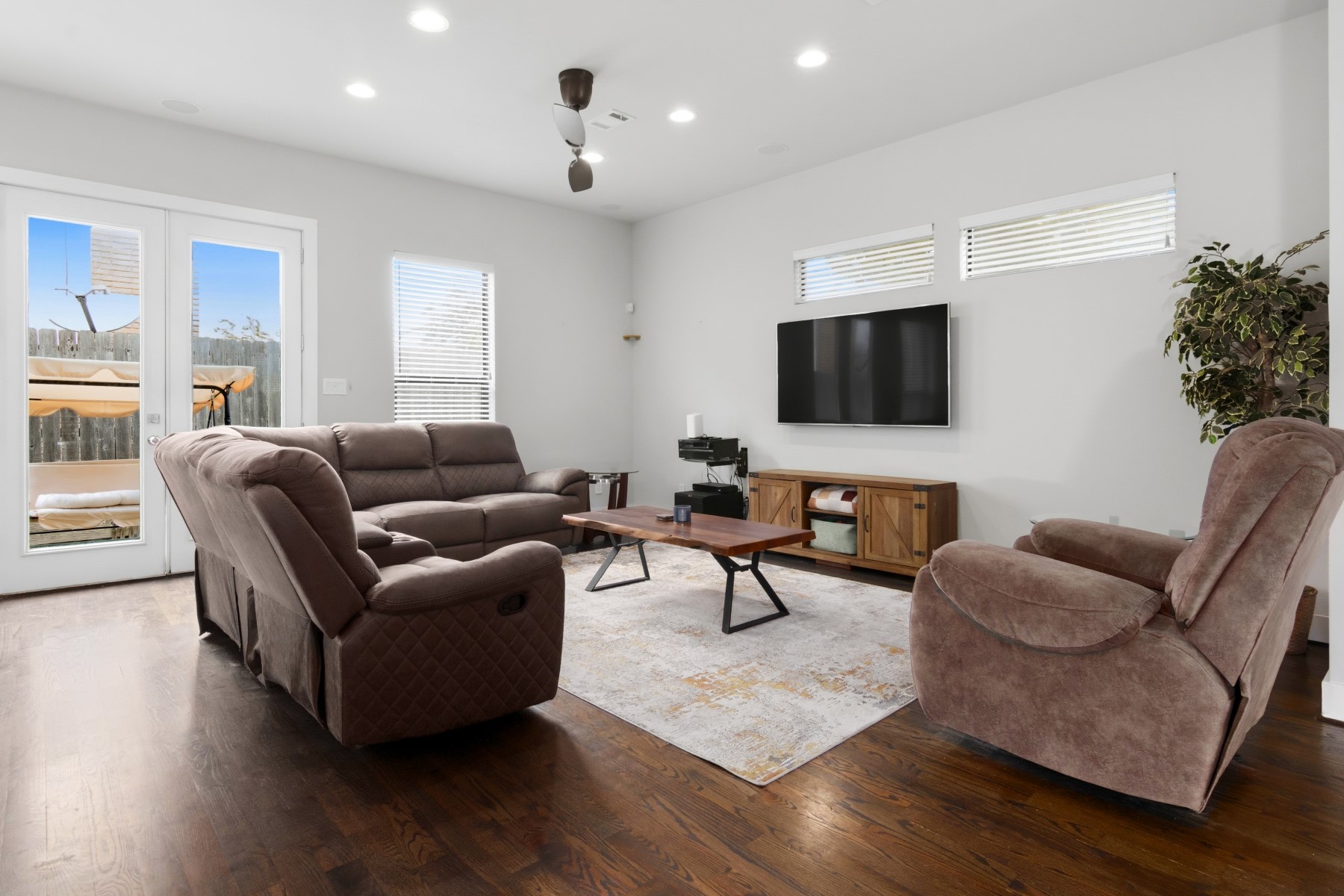 3802 Summa Place Houston, TX 77025 - Photo 5 of 27 Gallery Image 5