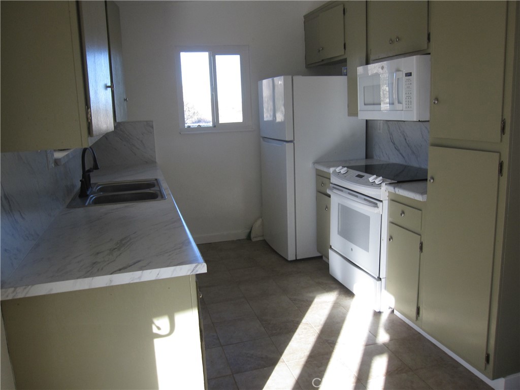 5954 Valley View Street Joshua Tree, CA 92252 - Photo 8 of 10 a kitchen with a refrigerator sink and stove