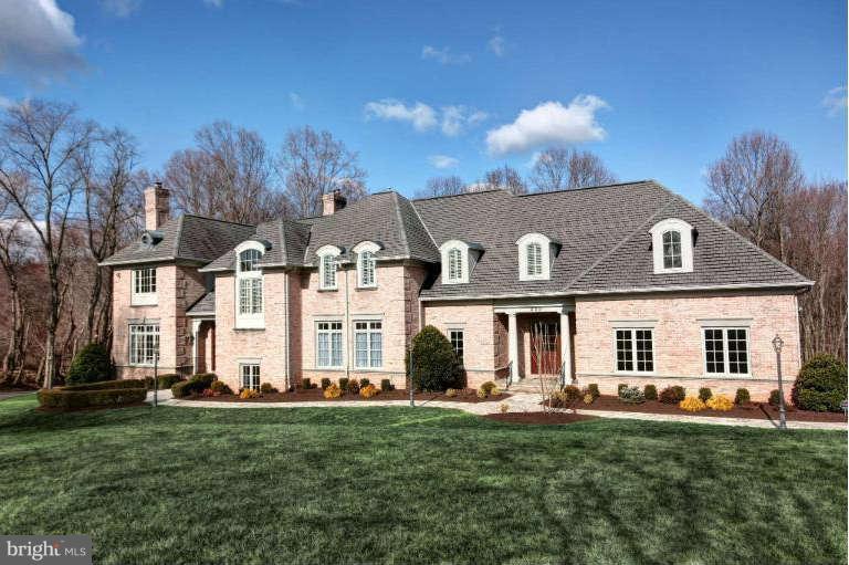 443 Walker Road Great Falls, VA 22066 - Photo 1 of 30 Exterior (Front)