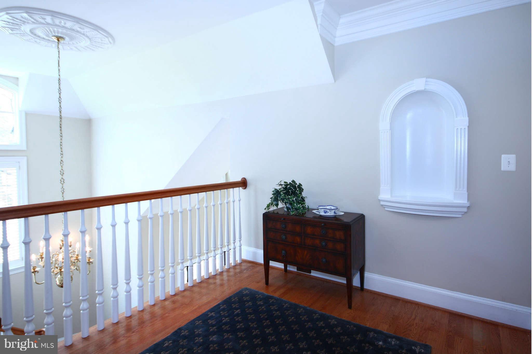 443 Walker Road Great Falls, VA 22066 - Photo 16 of 30 Upper%20Level%20Gallery%20with%20Art%20Niche