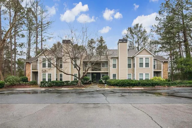 $220,000 | 1001 Lake Pointe Circle, Roswell, GA 30075