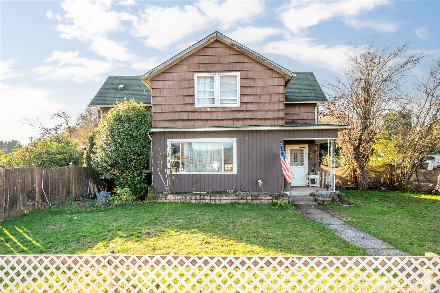 411 4th Avenue Southwest Castle Rock, WA 98611 - Photo 1 of 29 a front view of a house with garden