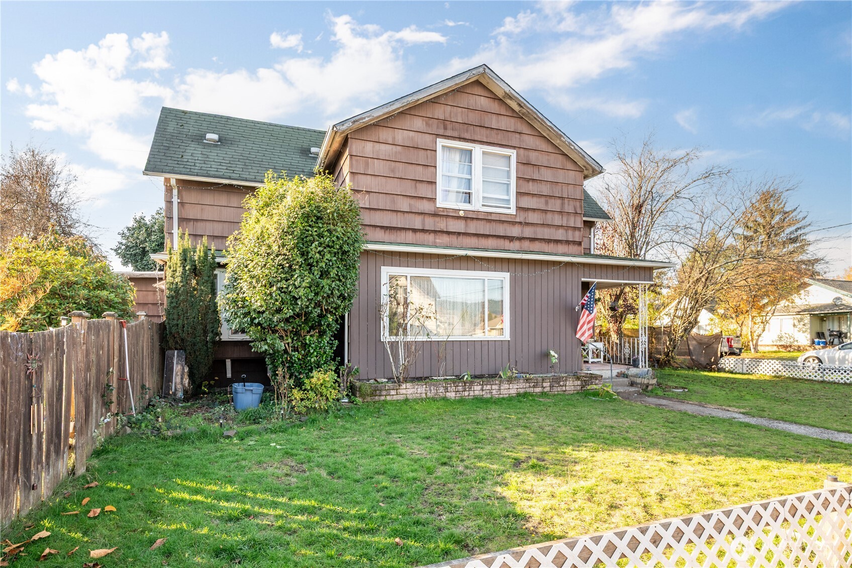 411 4th Avenue Southwest Castle Rock, WA 98611 - Photo 3 of 29 a view of a house with a yard