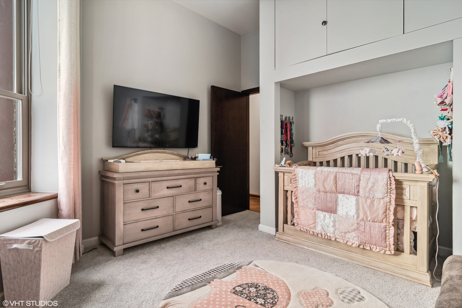 119 West Chestnut Street, Unit 4W Chicago, IL 60610 - Photo 13 of 18 a bedroom with a bed and a flat tv screen on dresser
