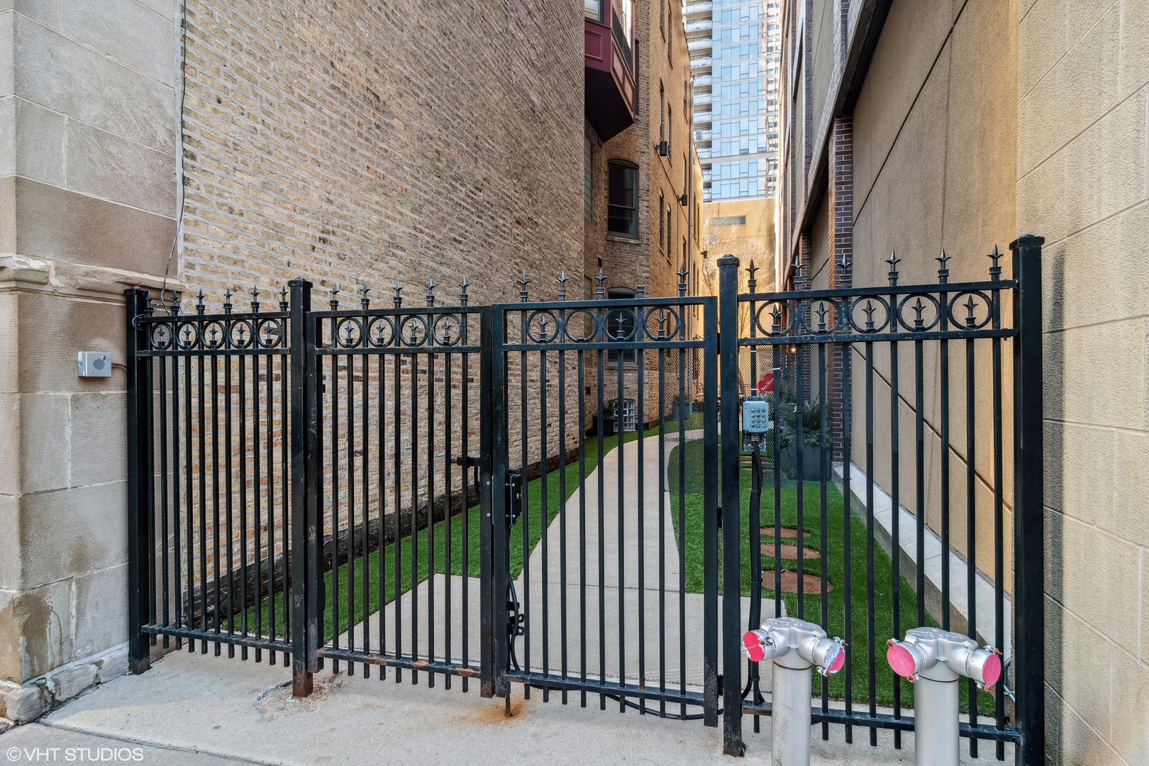 119 West Chestnut Street, Unit 4W Chicago, IL 60610 - Photo 16 of 18 a view of a balcony with an outdoor space
