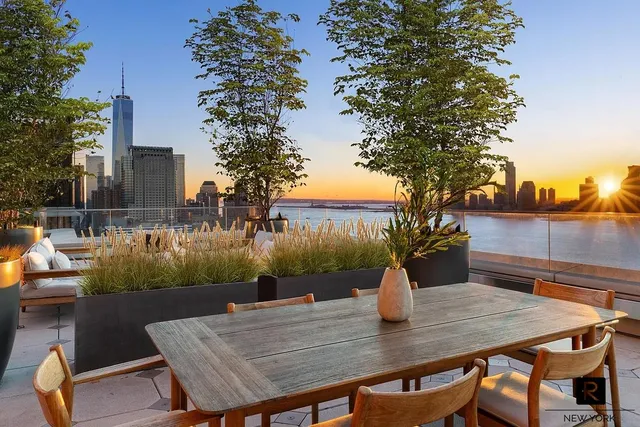 $2,100,000 | 110 Charlton Street, Unit 20G | Hudson Square