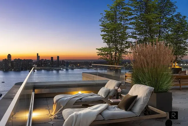 $2,100,000 | 110 Charlton Street, Unit 20G | Hudson Square