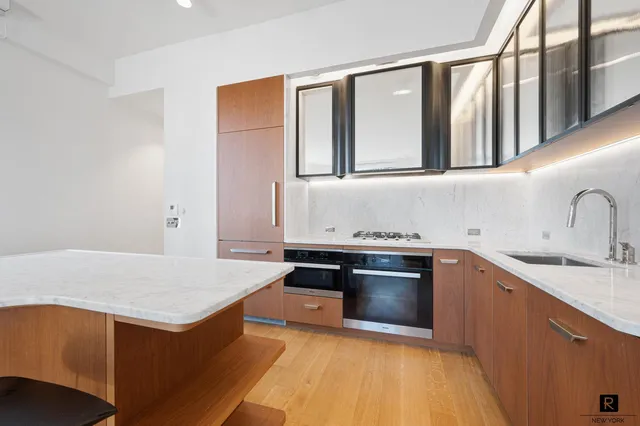 $2,100,000 | 110 Charlton Street, Unit 20G | Hudson Square