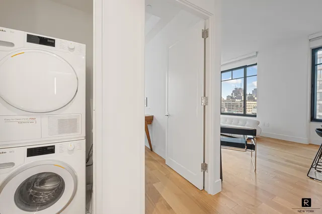 $2,100,000 | 110 Charlton Street, Unit 20G | Hudson Square