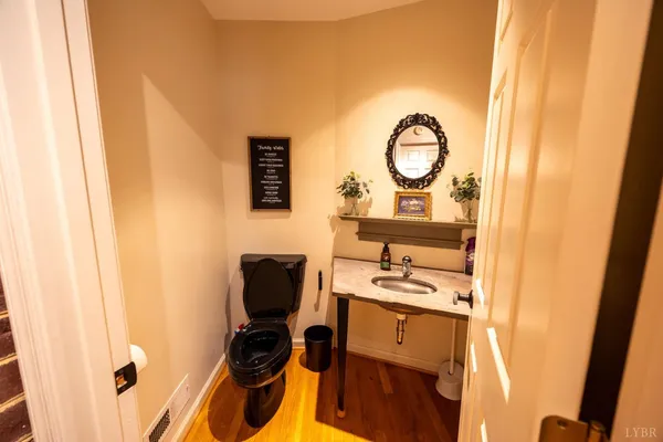 $390,000 | 2246 Country Club Road, Appomattox, VA 24522