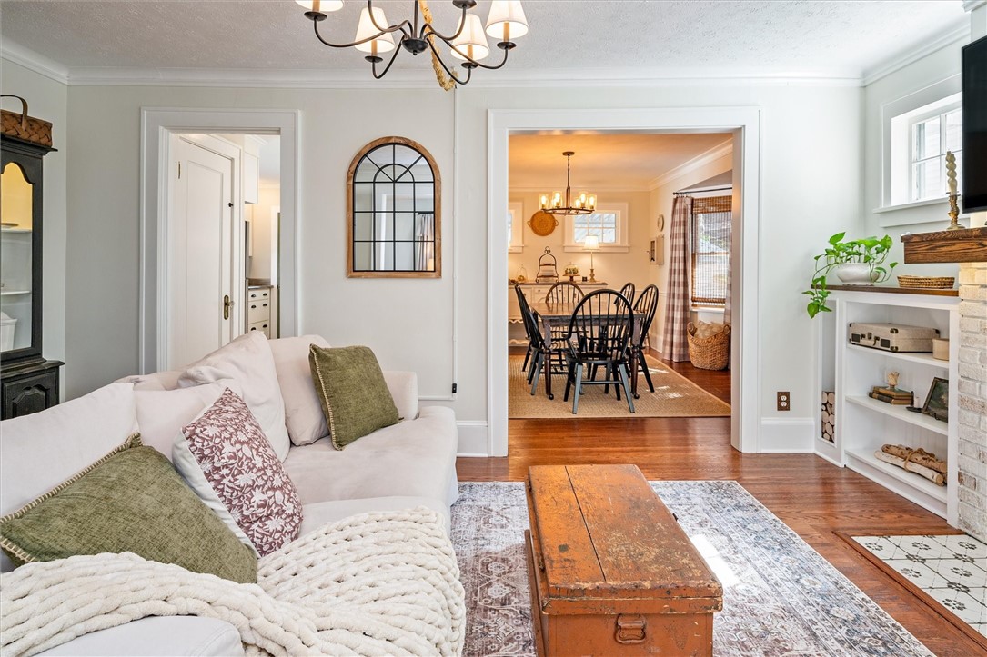 68 Chelsea Road Irondequoit, NY 14617 - Photo 8 of 44