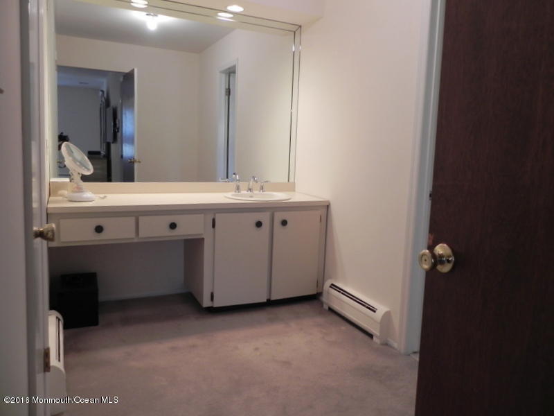 33 Shilling Road Manalapan, NJ 07726 - Photo 14 of 23 1-DSCN5274