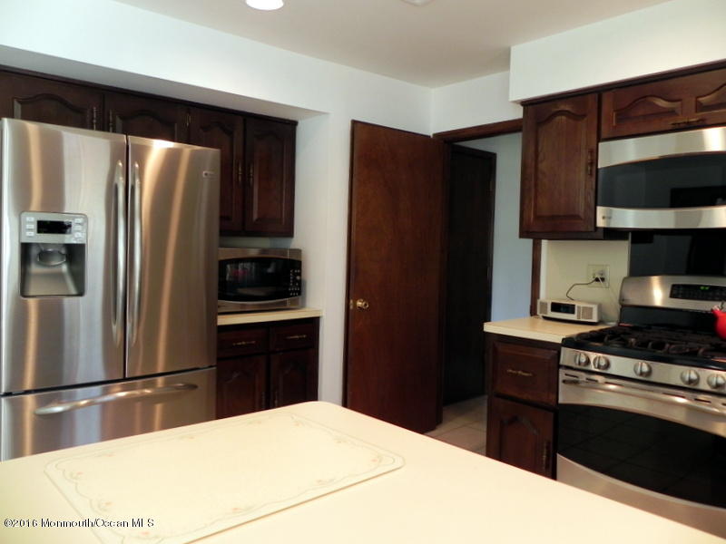 33 Shilling Road Manalapan, NJ 07726 - Photo 8 of 23 1-DSCN5267