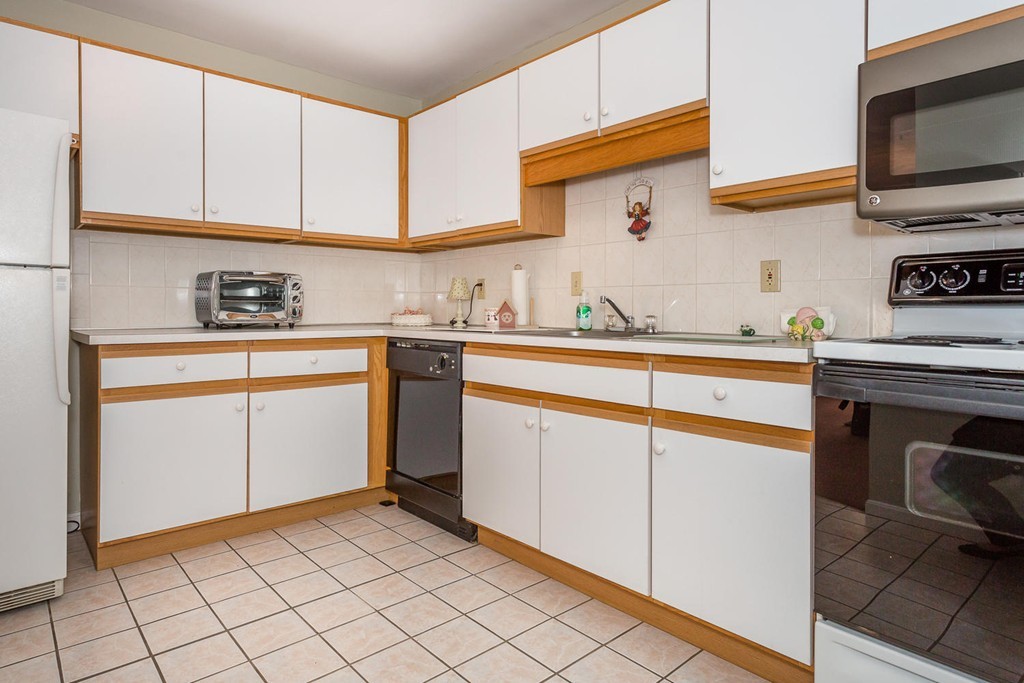 27 Fuller Road, Unit 1 Foxboro, MA 02035 - Photo 2 of 8 Gallery Image 2