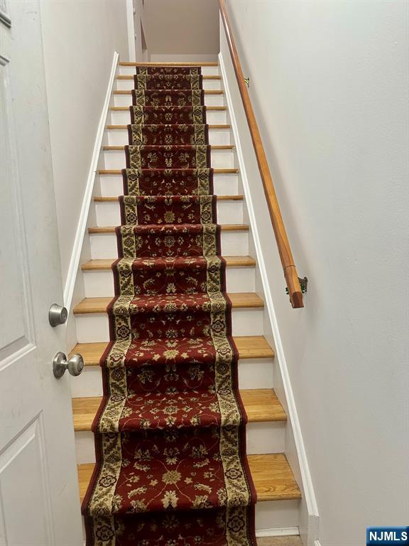 656 Day Avenue, Unit 2 Ridgefield, NJ 07657 - Photo 2 of 16