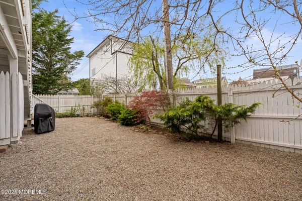 $8,500 | 5 Shrewsbury Way, Sea Bright, NJ 07760