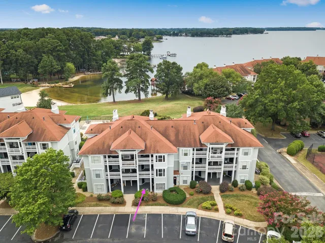$420,000 | 17919 Kings Point Drive, Unit G, Cornelius, NC 28031