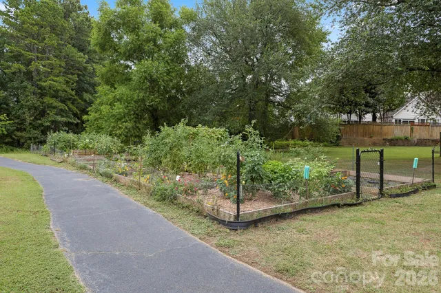 $420,000 | 17919 Kings Point Drive, Unit G, Cornelius, NC 28031