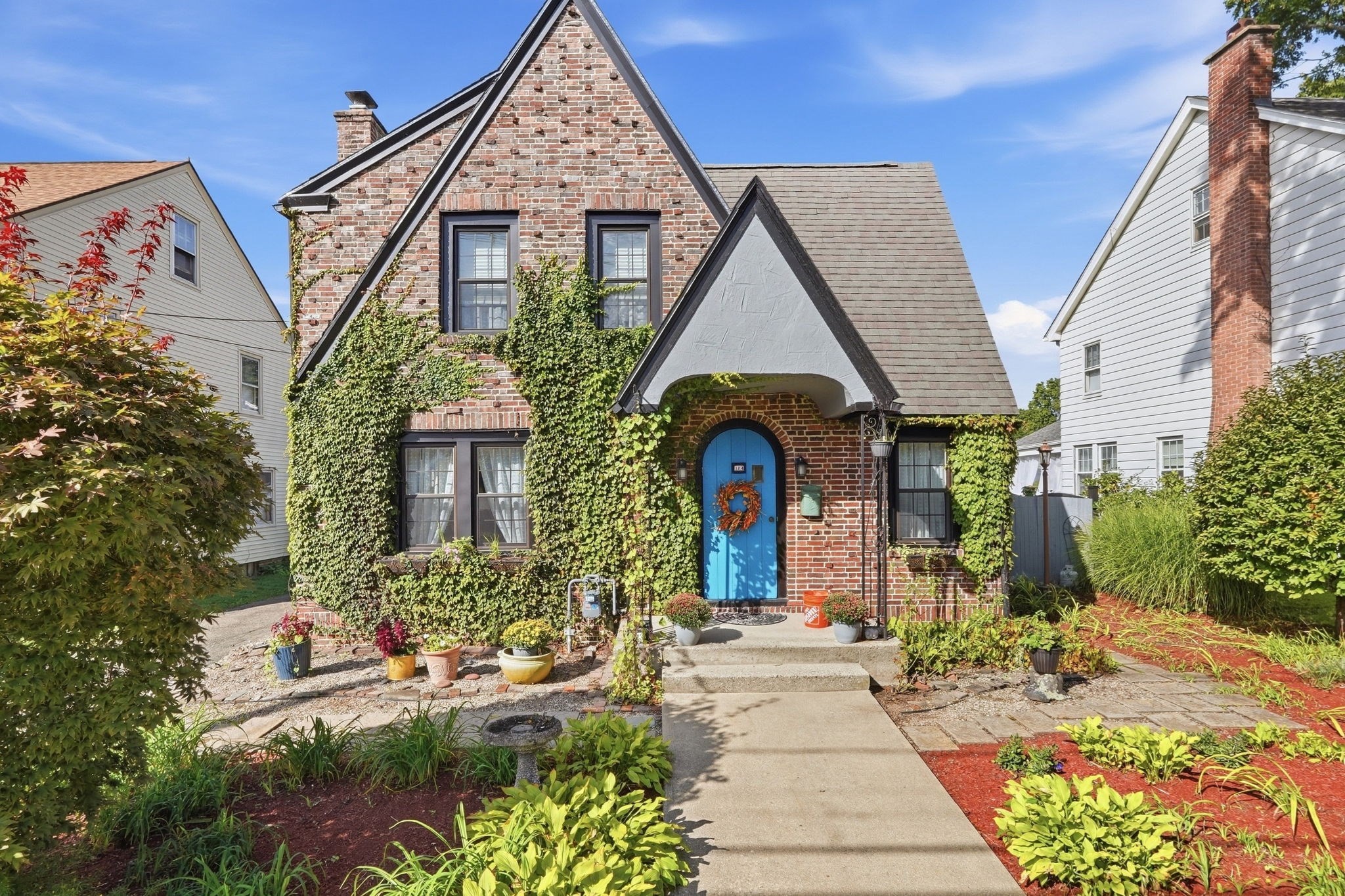 104 Wayne Street Springfield, MA 01118 - Photo 1 of 42 Gallery Image 1