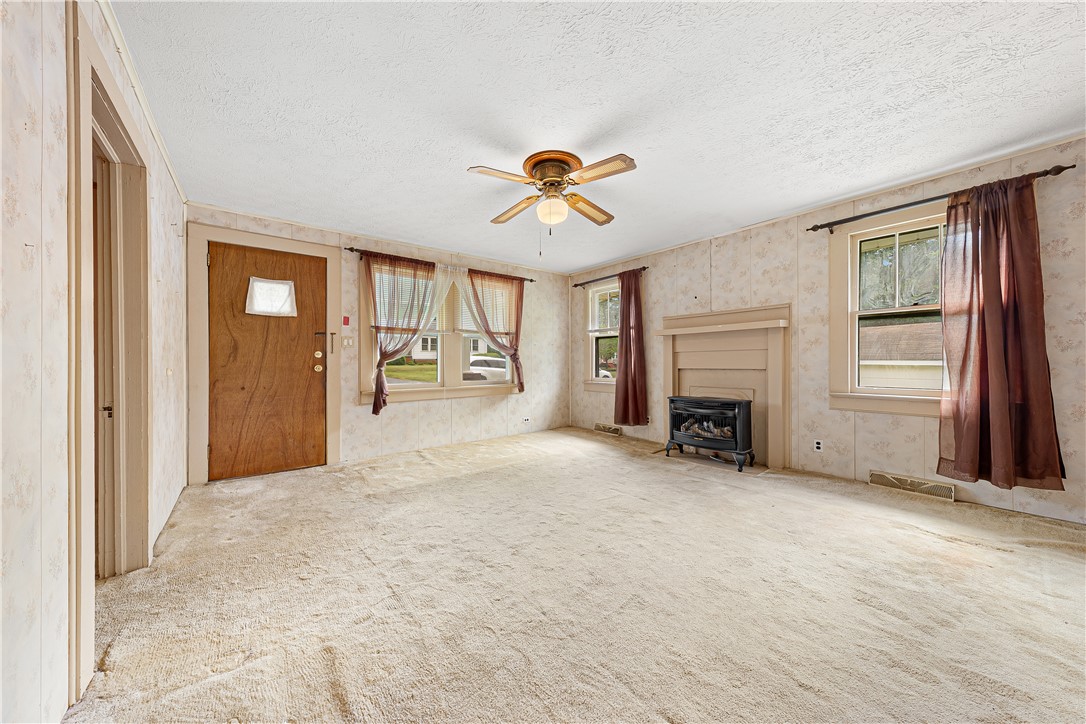 102 Robinson Avenue Easley, SC 29640 - Photo 6 of 24