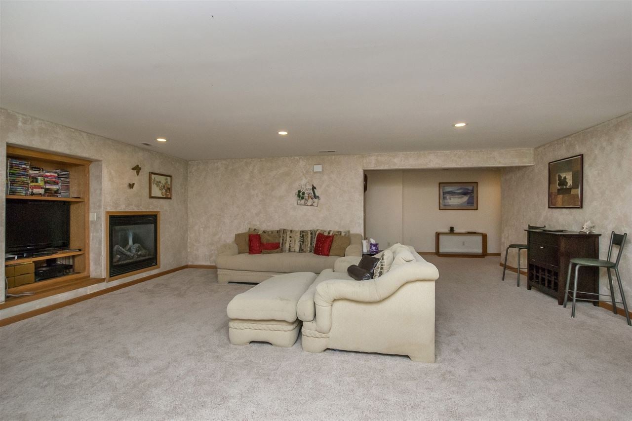 975 Wolf Ridge Road Hiawatha, IA 52233 - Photo 17 of 25 Gallery Image 17