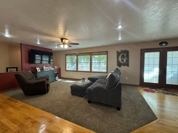 $319,900 | 1960 Cottonwood Lake Drive, Windom, MN 56101