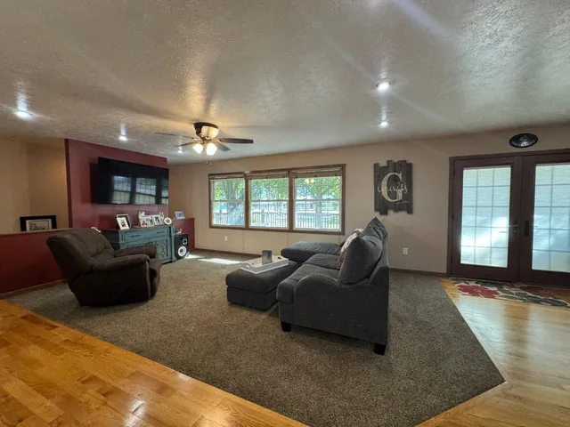 $324,900 | 1960 Cottonwood Lake Drive, Windom, MN 56101