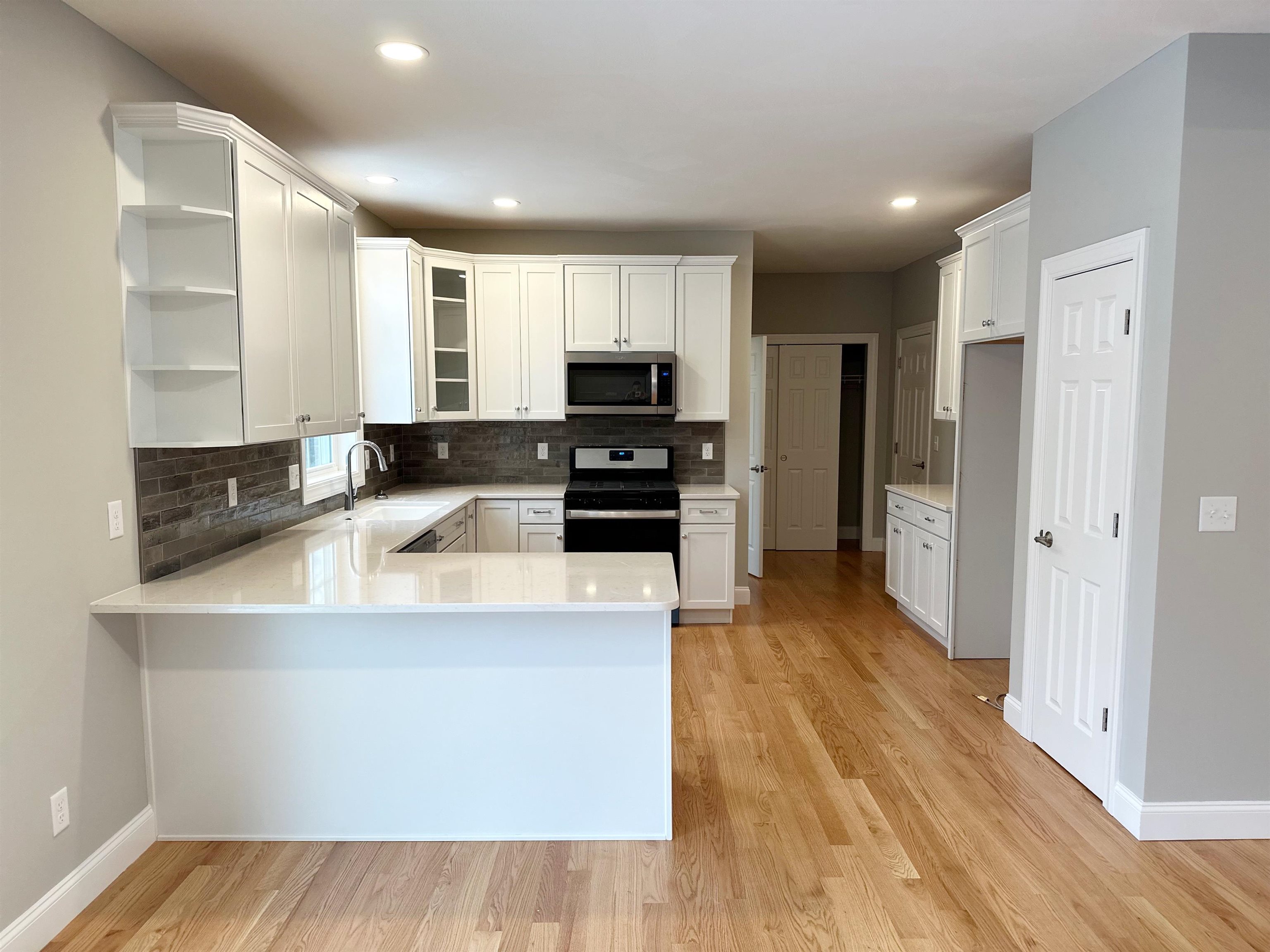 21 Huntington Ridge Road, Unit 7 Bedford, NH 03110 - Photo 2 of 16