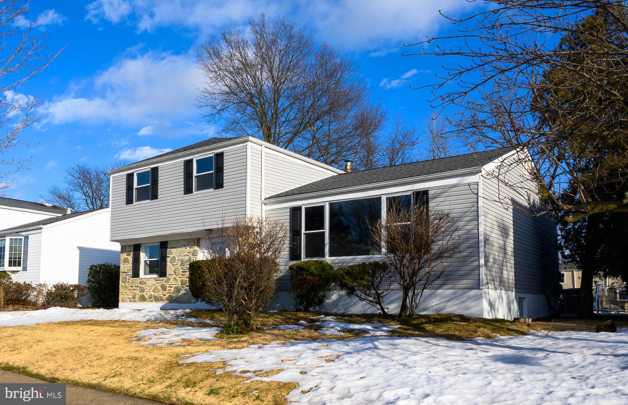 9727 Lochwood Road Philadelphia, PA 19115 - Photo 2 of 32 Gallery Image 2