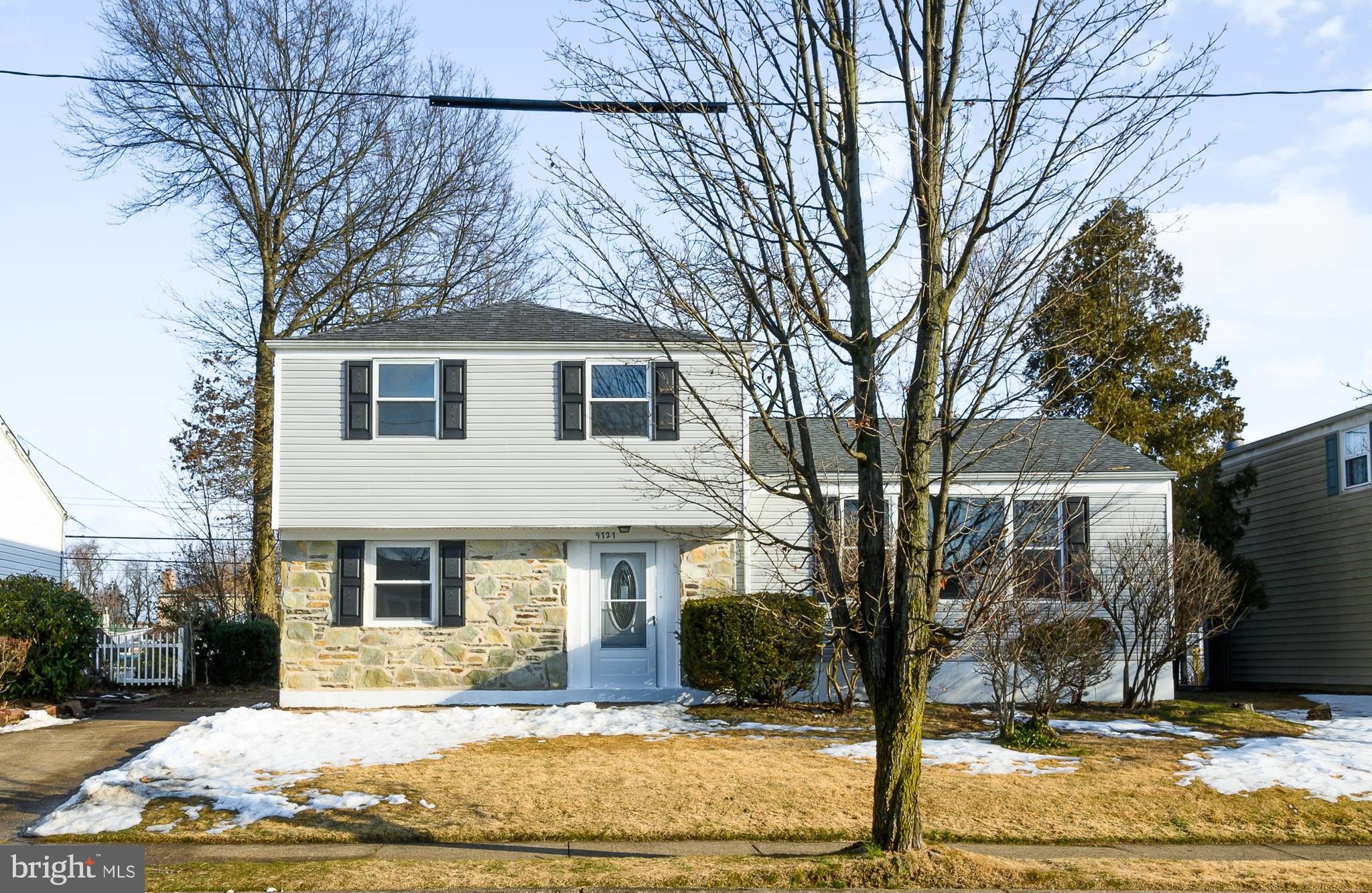 9727 Lochwood Road Philadelphia, PA 19115 - Photo 3 of 32 Gallery Image 3