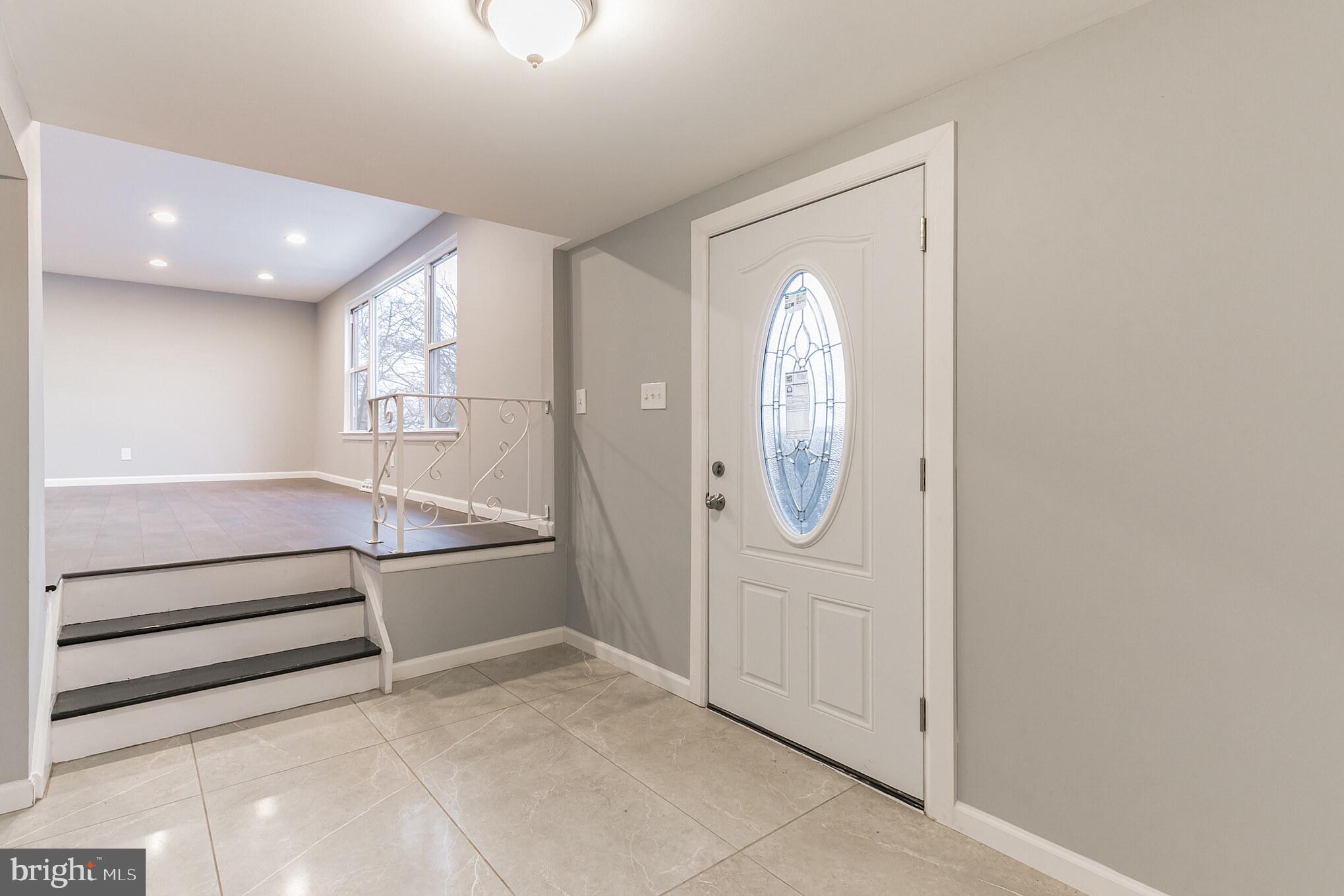 9727 Lochwood Road Philadelphia, PA 19115 - Photo 5 of 32 Gallery Image 5