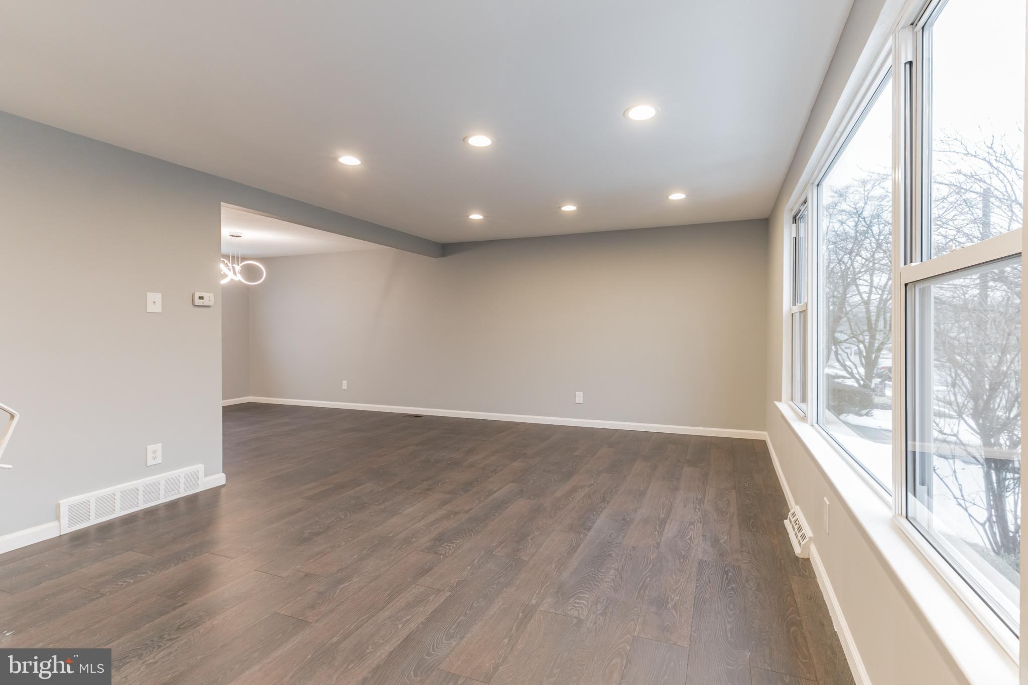 9727 Lochwood Road Philadelphia, PA 19115 - Photo 6 of 32 Gallery Image 6