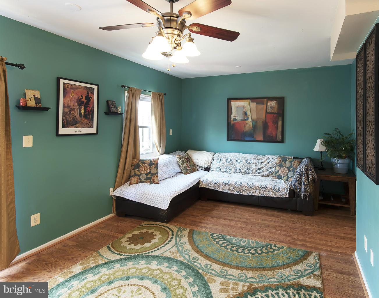 7518 Remington Road Manassas, VA 20109 - Photo 12 of 26 Living Room