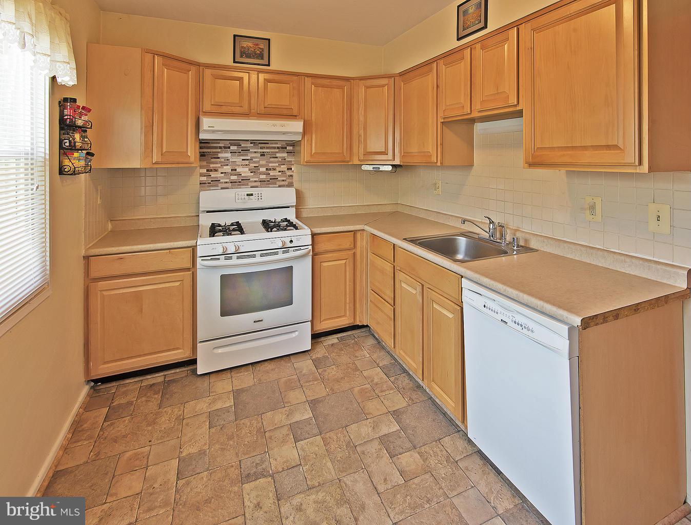 7518 Remington Road Manassas, VA 20109 - Photo 8 of 26 Kitchen