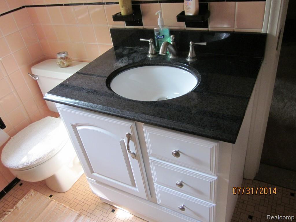 14401 Inkster Road Livonia, MI 48154 - Photo 35 of 53 Updated bath.jpg