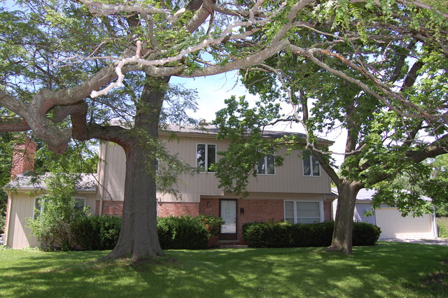 2160 Dehne Road Northbrook, IL 60062 - Photo 1 of 15 a front view of a house with garden
