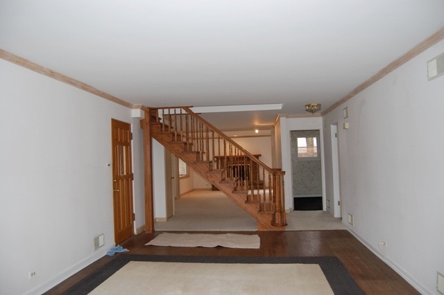 2160 Dehne Road Northbrook, IL 60062 - Photo 2 of 15 a view of entryway