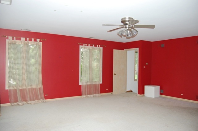 2160 Dehne Road Northbrook, IL 60062 - Photo 6 of 15 a view of empty room with window
