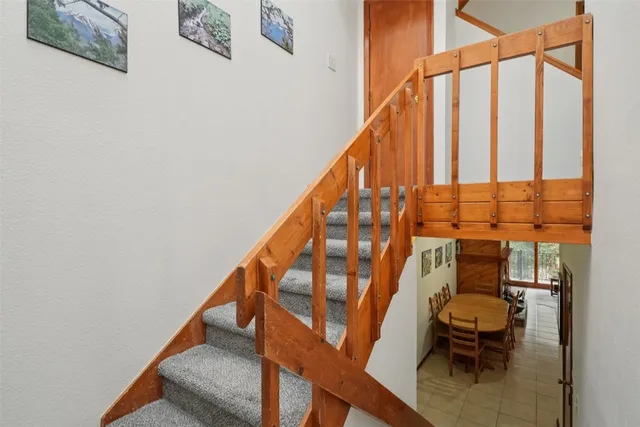 a view of entryway with workspace