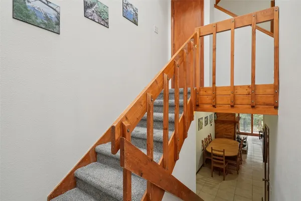 a view of entryway with workspace